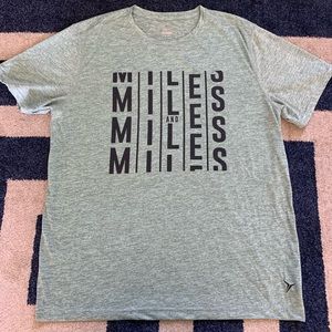 💚 2/$14 💚 Old Navy active t-shirt Size XL